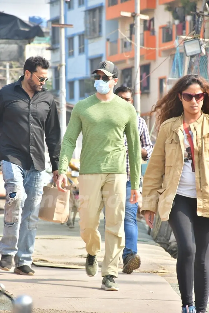 Sidharth Malhotra snapped at Versova Jetty