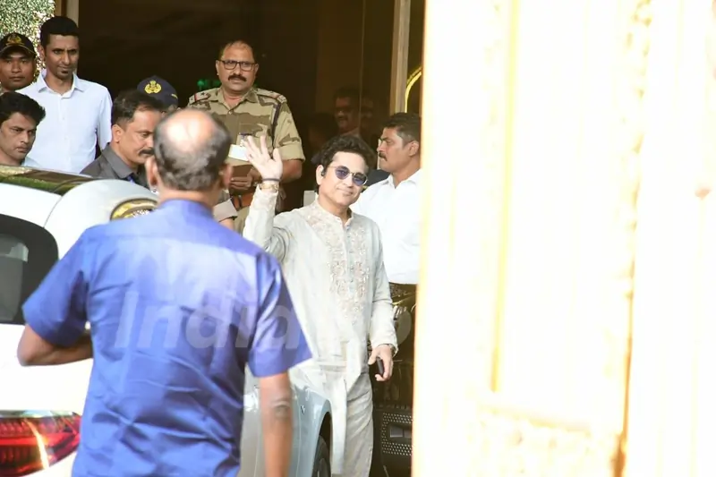 Sachin Tendulkar snapped at the Kalina airport 
