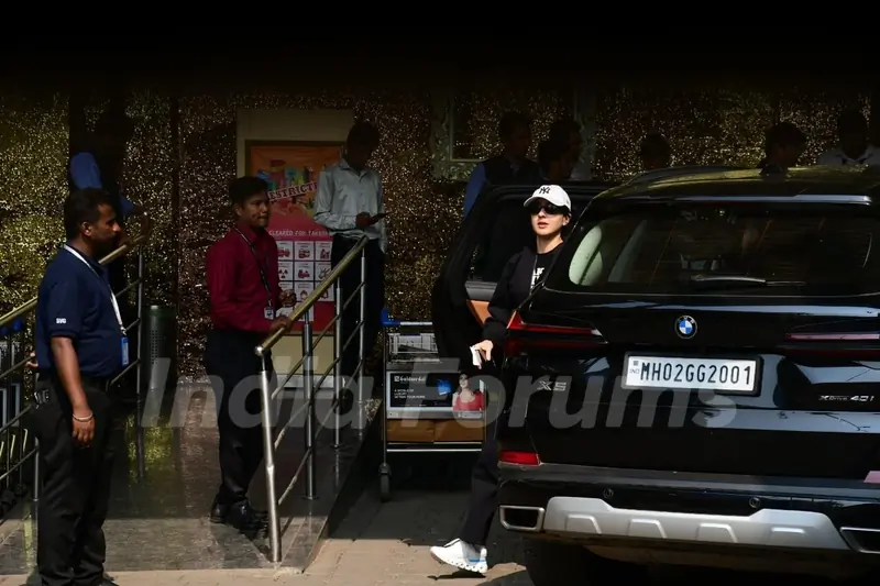 Sara Ali Khan spotted at Kalina Airport