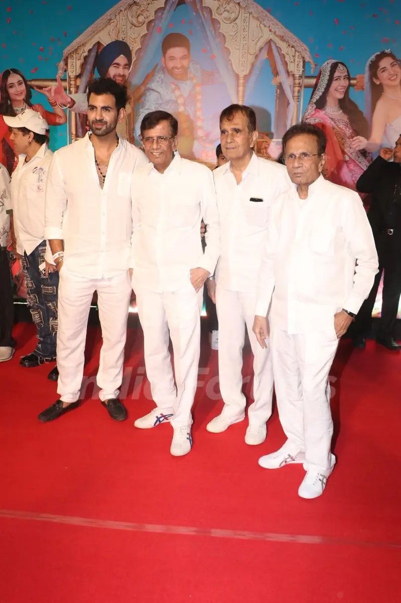Celebrities snapped at the premiere of 'Kis Kisko Pyaar Karoon 2'