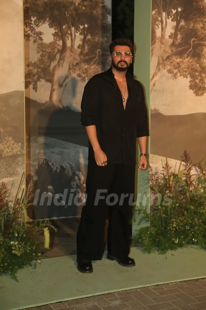 Arjun Kapoor snapped at Vaibhavi Merchant's Birthday Bash In Town