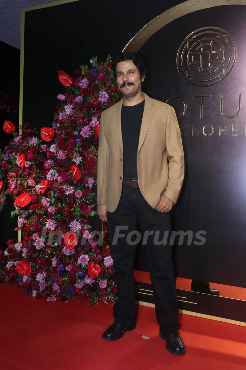 Randeep Hooda snapped at Anand Pandit’s birthday bash