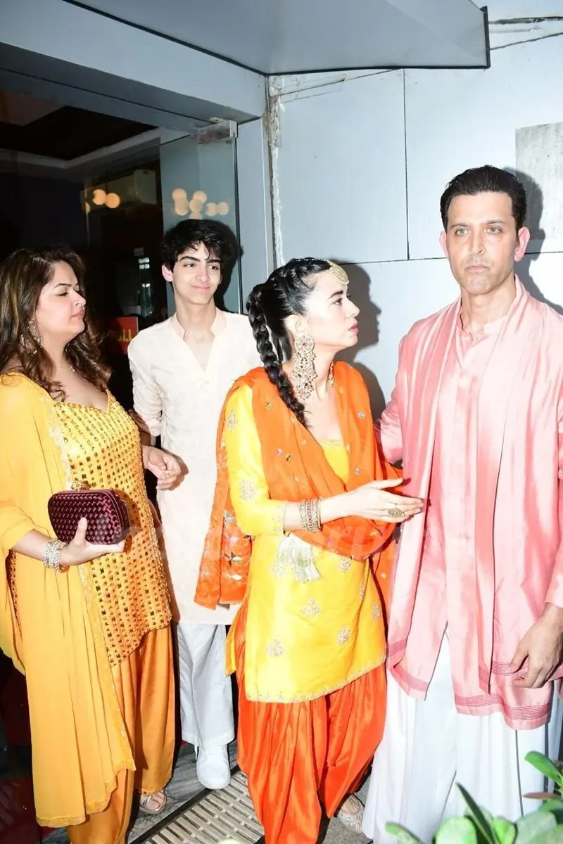 Hrithik Roshan and Saba Azad snapped in Bandra