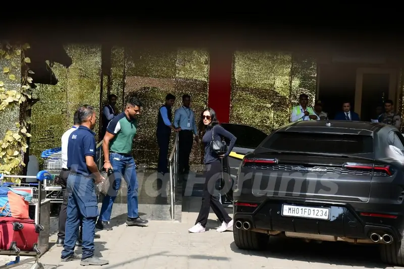 Mahieka Sharma  snapped at Kalina Airport