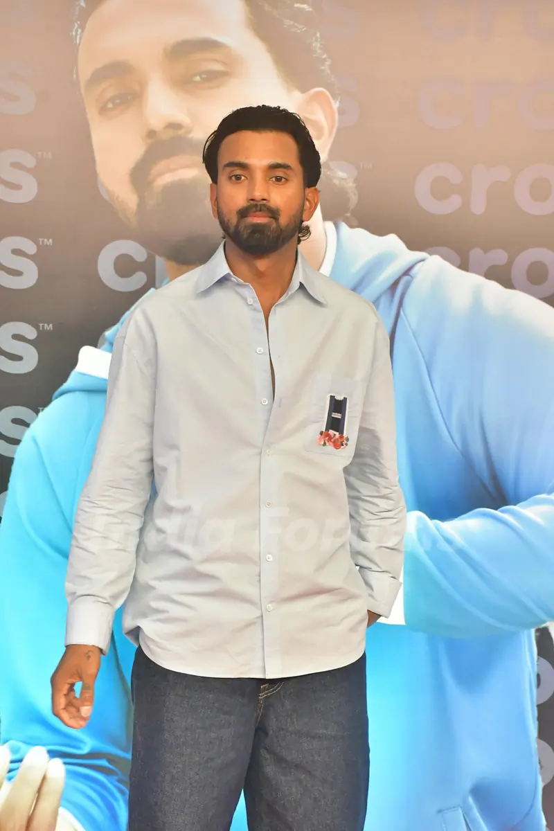 KL Rahul snapped in Juhu