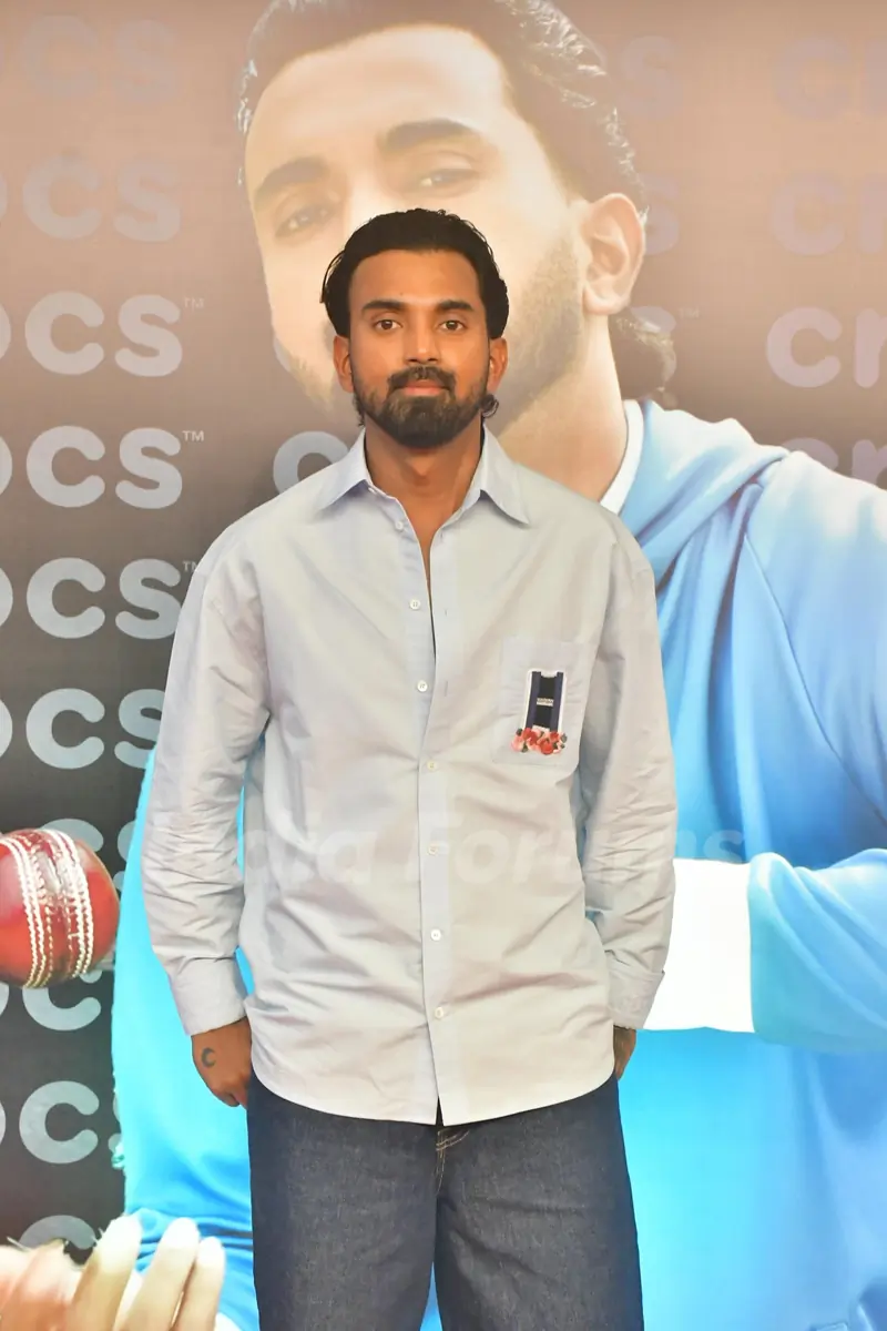 KL Rahul snapped in Juhu