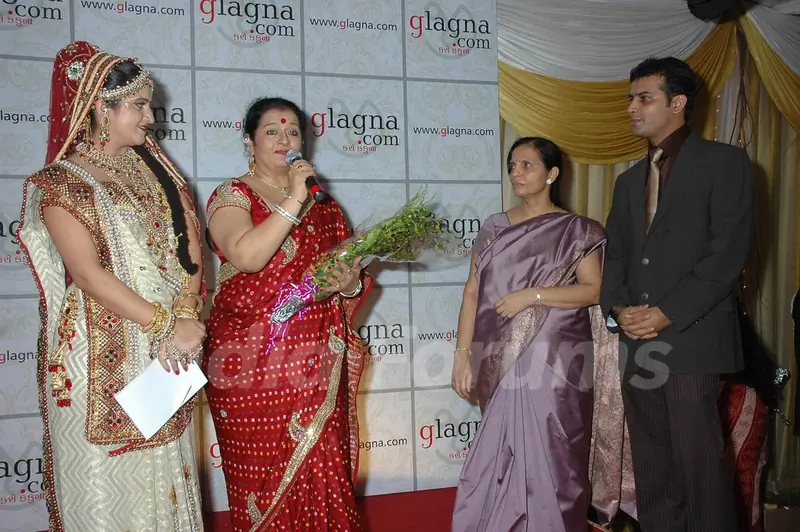 Apara Mehta at glagnacom utsav launch at parle