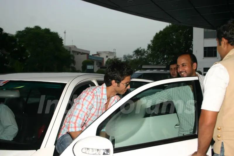Bollywood actor Shahid Kapoor at BIG 927 FM office for promoting his film ''''Kaminey'''', in New Delhi on Sunday-