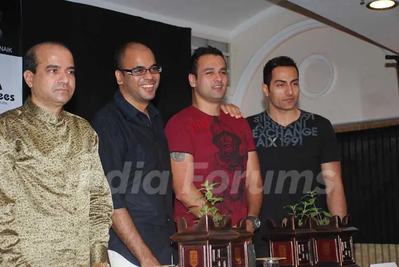 Rohit Roy at Pratap Sarnaik''s Dahi Handi with acid factory team, in Mumbai