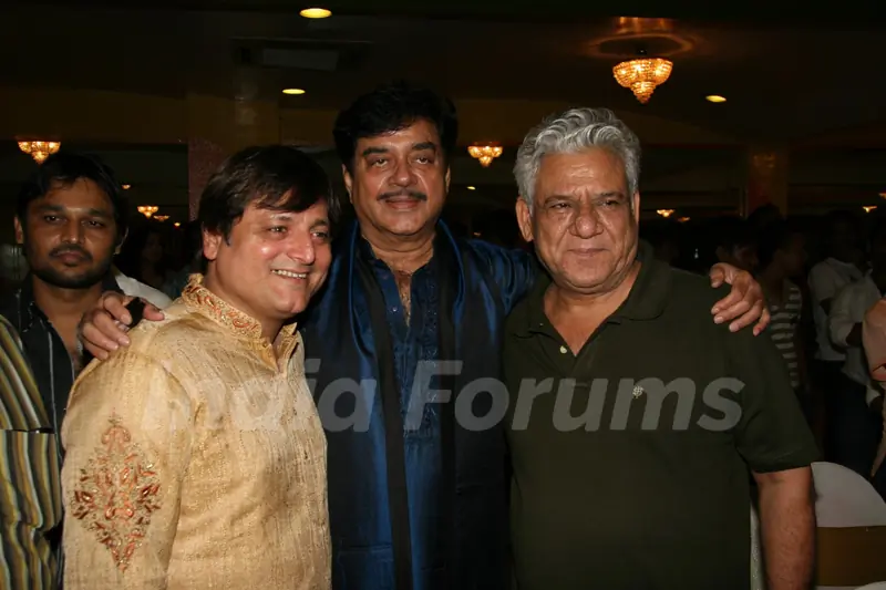 Om Puri and Shatrughan Sinha at the &quot;Success Bash of Chanakya&quot;