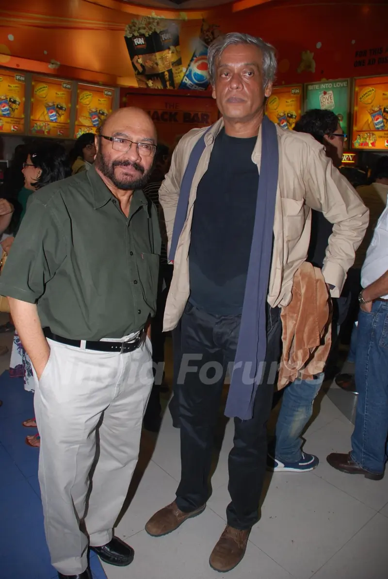 Govind Nihalani with Sudhir Mishra at Sikandar Premiere