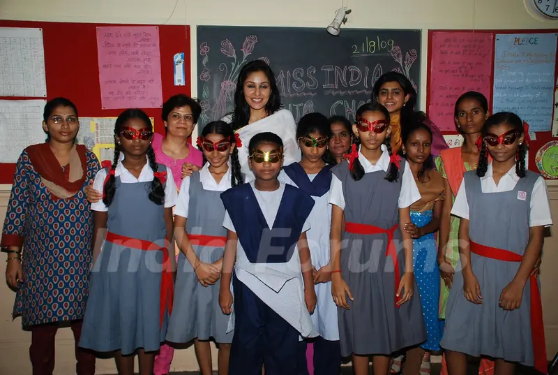 Miss India Pooja Chopra meets Sex workers in Mumbai on Friday evening