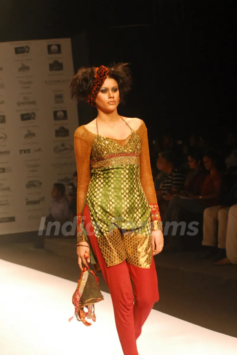 A model at the ramp display Satya Paul colloction during the Kolkata Fashion Week in Kolkata on 12th Sep 09