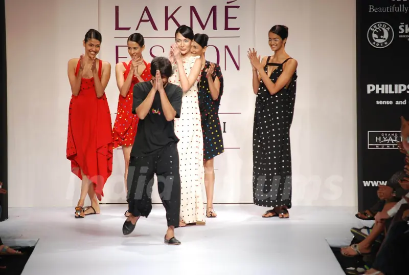 Moels at the ramp of Anuj Sharma''s innovative collection delighted the audience