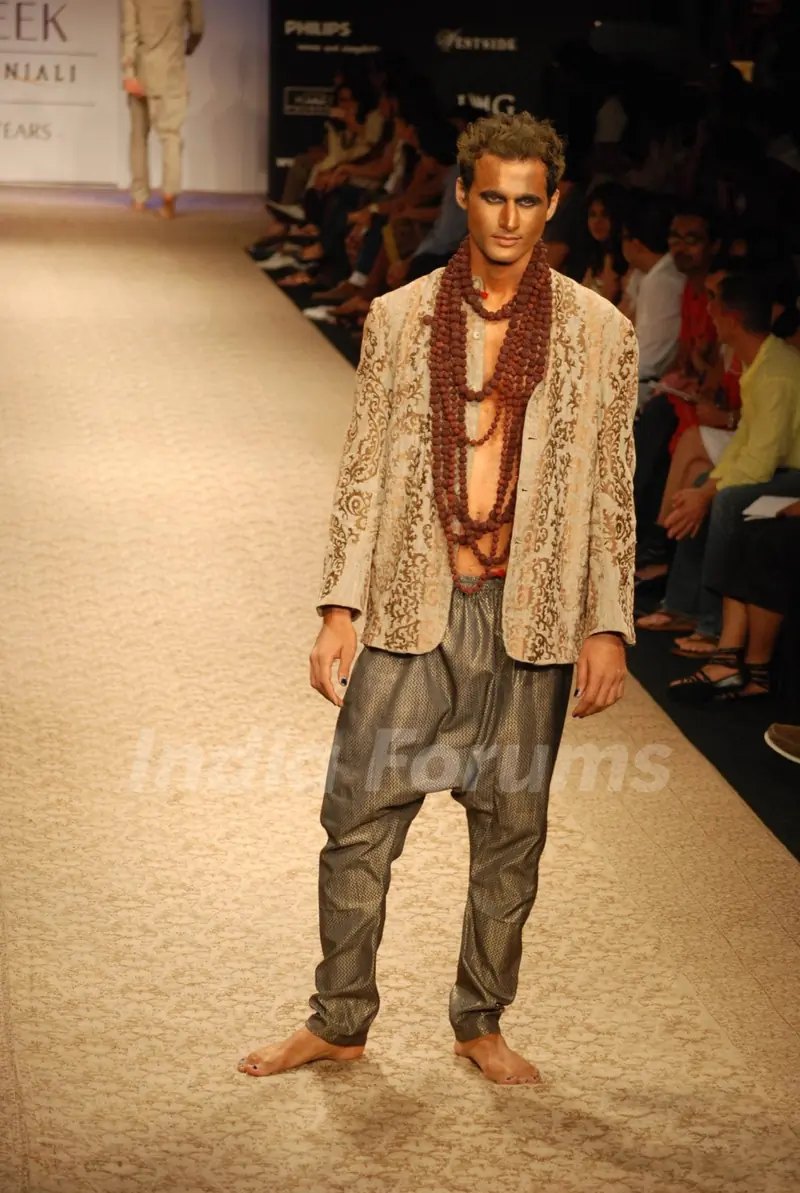 Model on the ramp of Designer Krishna Mehta at Lakme Fashion Week for spring/summer 2010