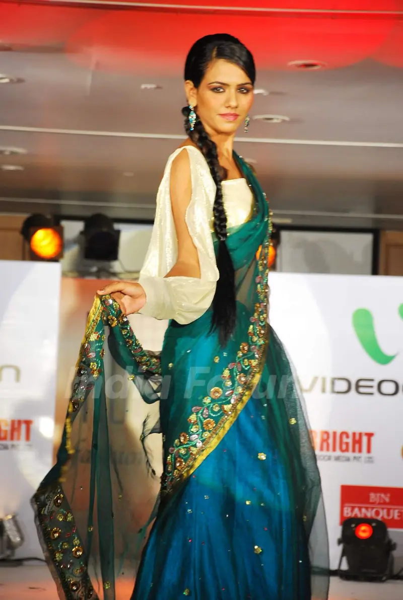 A Model walks the ramp for Roopaje