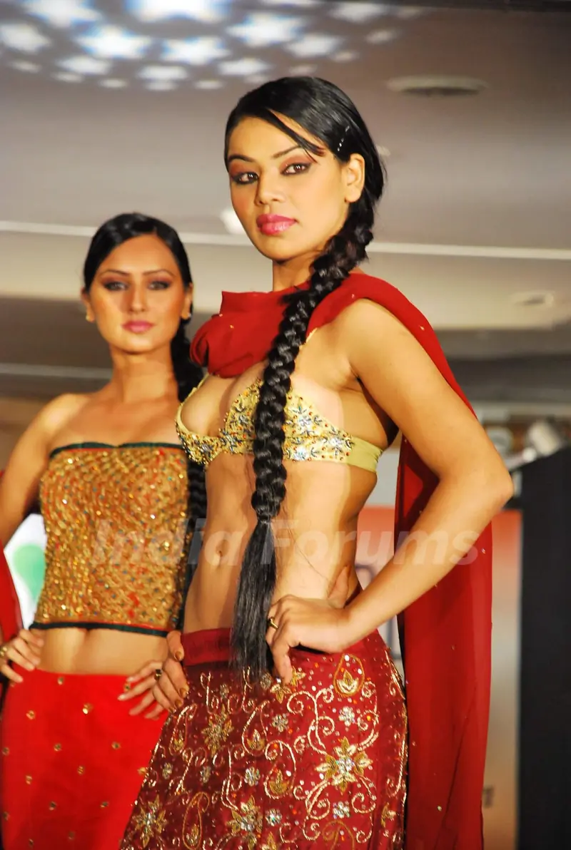 A Model walks the ramp for Roopaje