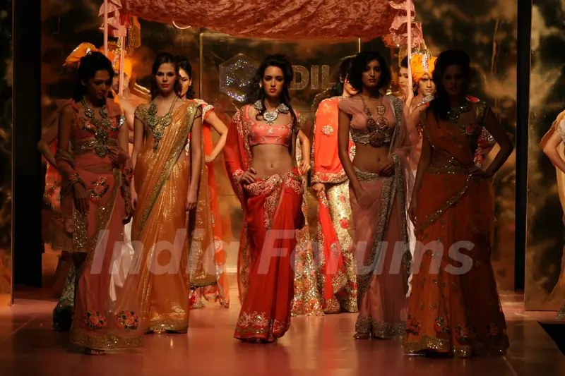 Models walk on the ramp for Pallavi Jaikishan at HDIL India Couture Week on Day 2