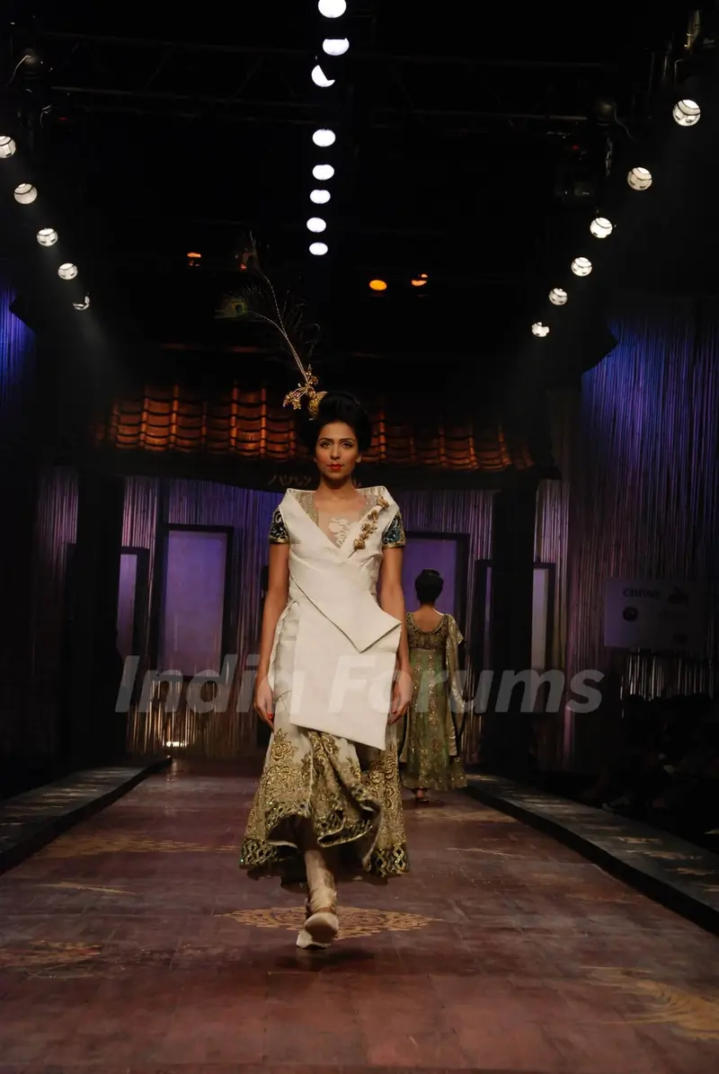 A model showcasing designer Varun Bahl''s creation on the ramp at the HDIL India Couture Week in Mumbai Wednesday night