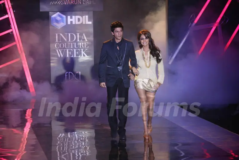 Shah Rukh Khan and Gauri Khan walks on the ramp for the Karan Johar show