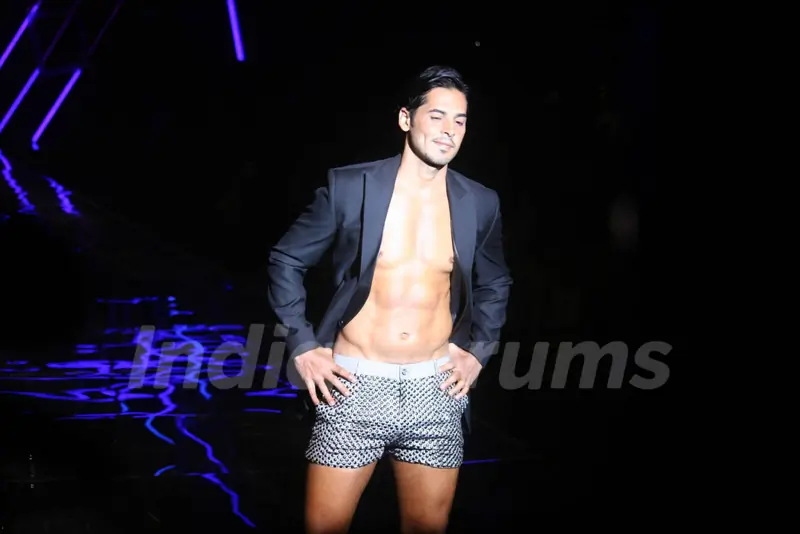 Dino Morea on the ramp for Karan Johar show
