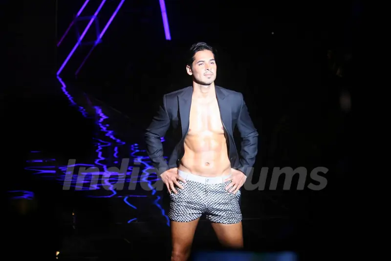 Dino Morea on the ramp for Karan Johar show