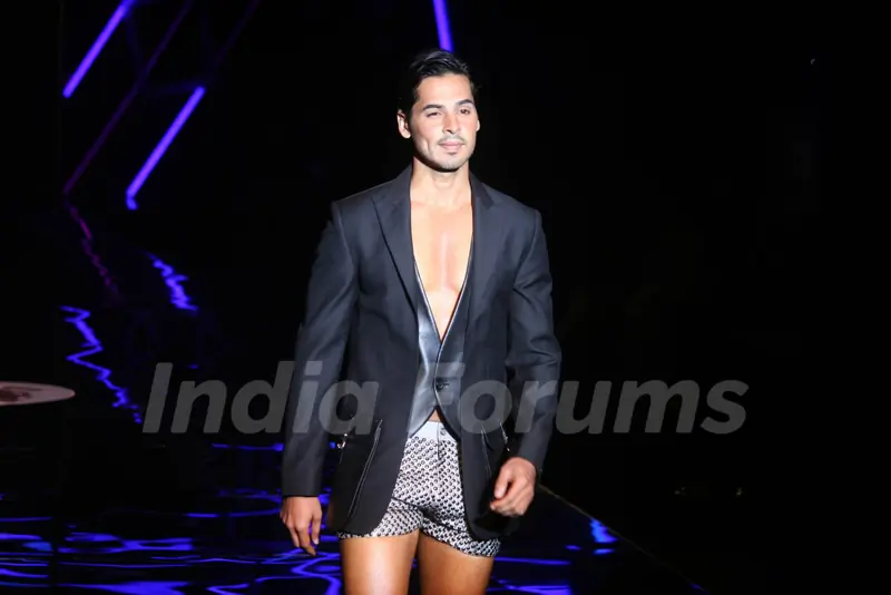Dino Morea on the ramp for Karan Johar show