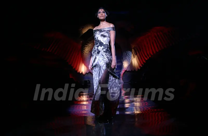 A model showcasing designer Gaurav Gupta''s creation at the Wills Lifestyle India Fashion week in New Delhi on Tuesday 27 Oct 2009