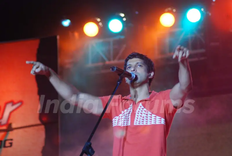Farhan Akhtar performs live at S-Satr Rocks show at Chitrakoot Grounds