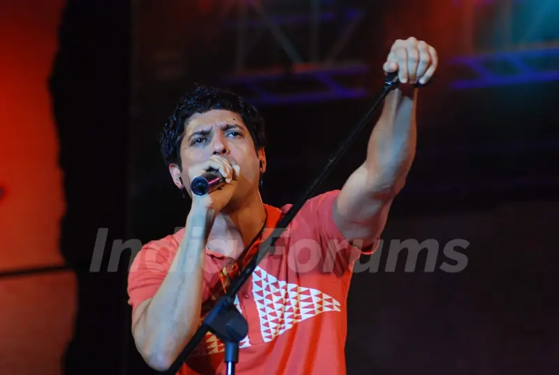Farhan Akhtar performs live at S-Satr Rocks show at Chitrakoot Grounds