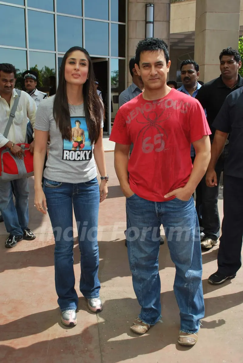 Kareena Kapoor and Aamir Khan at 3 Idiots Press Meet with New Song Introduction at Inter Continnental