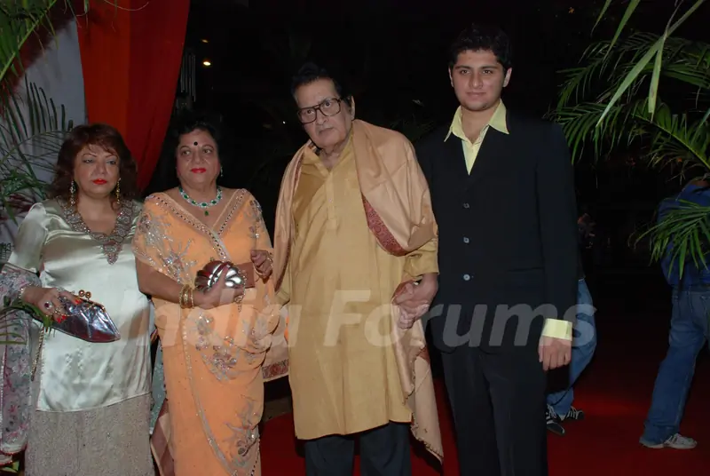 Manoj Kumar at Isha Koppikar''s wedding reception