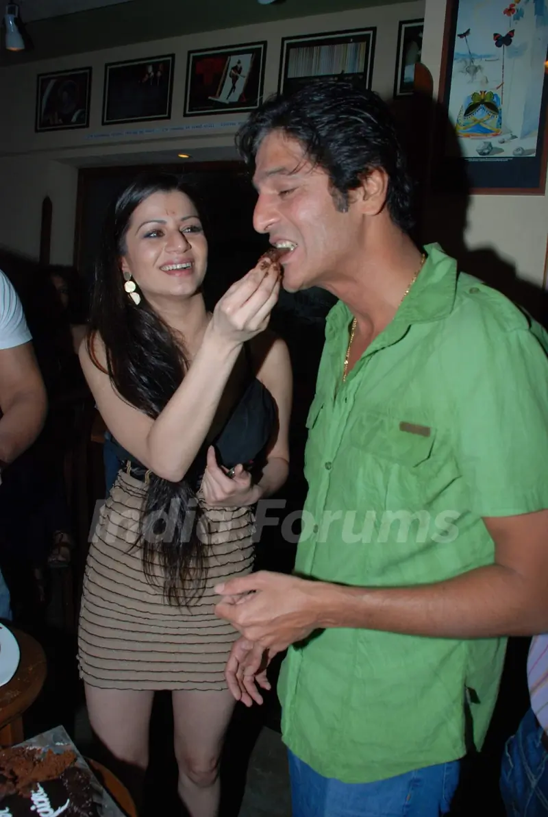 Chunkey Pandey at Kainaat Arora''s Birthday Bash at Elbow Room