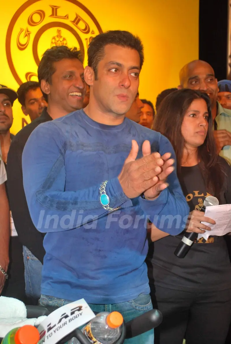 Bollywood actor Salman Khan at Gold''s Gym Mega Spinnathon 2009