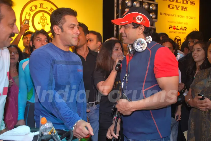 Bollywood actor Salman Khan at Gold''s Gym Mega Spinnathon 2009