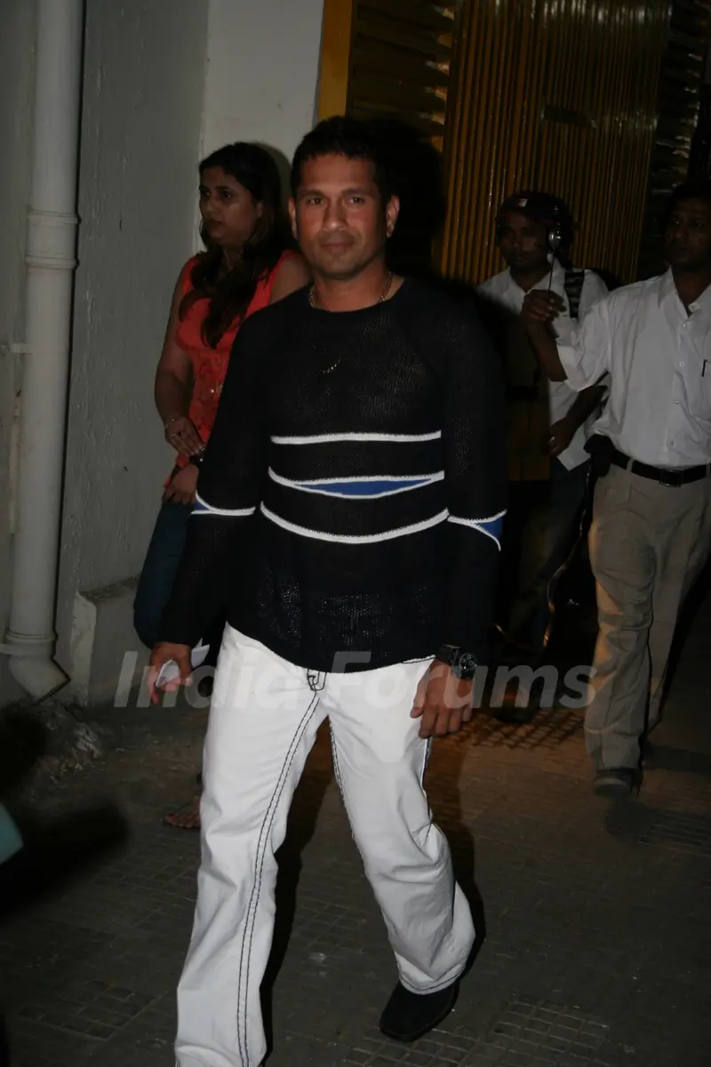 "Sachin Tendulkar Watches 3 Idiots"