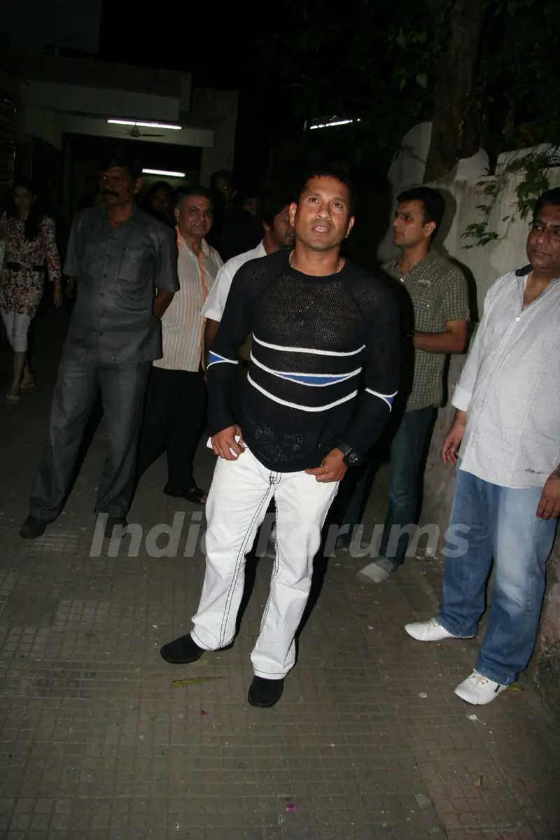 "Sachin Tendulkar Watches 3 Idiots"