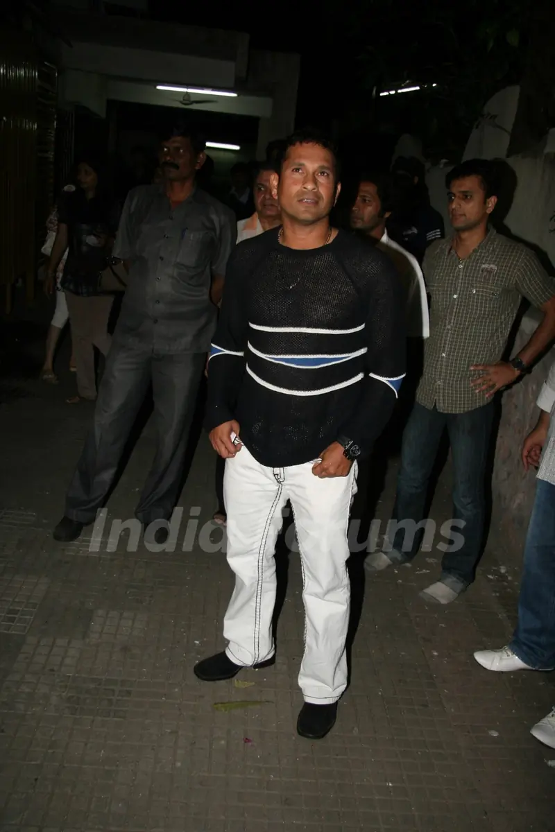 "Sachin Tendulkar Watches 3 Idiots"