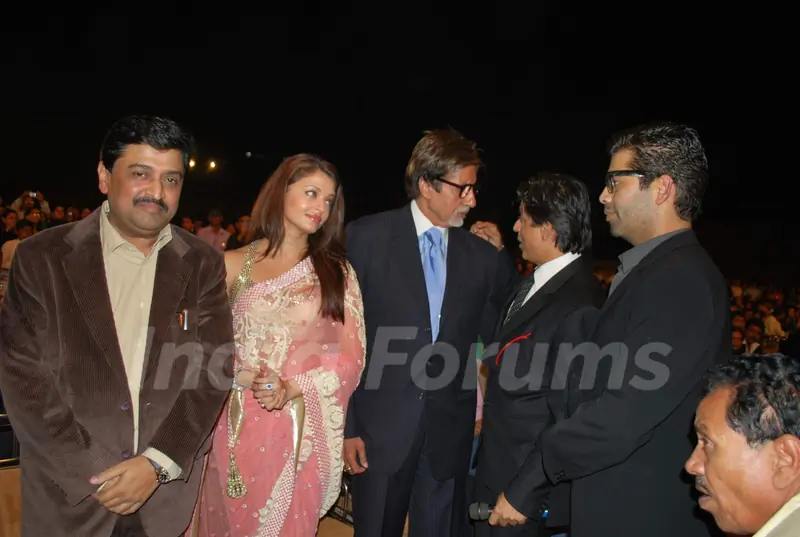 Aishwarya Rai, Amitabh Bachan, Shah Rukh Khan and Karan Johar at Police Show at Andheri Sports Complex