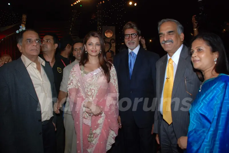 Aishwarya Rai, Amitabh Bachan, Shah Rukh Khan and Karan Johar at Police Show at Andheri Sports Complex