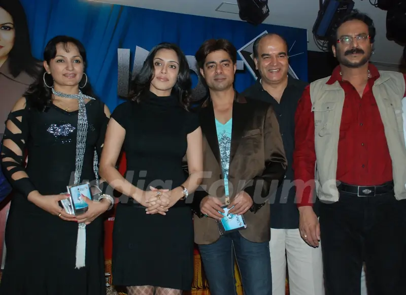 Upasna Singh, Hrishita Bhatt, Sushant, Surendra Pal and Milind Gunaji Singh at Idiot Box Music Launch
