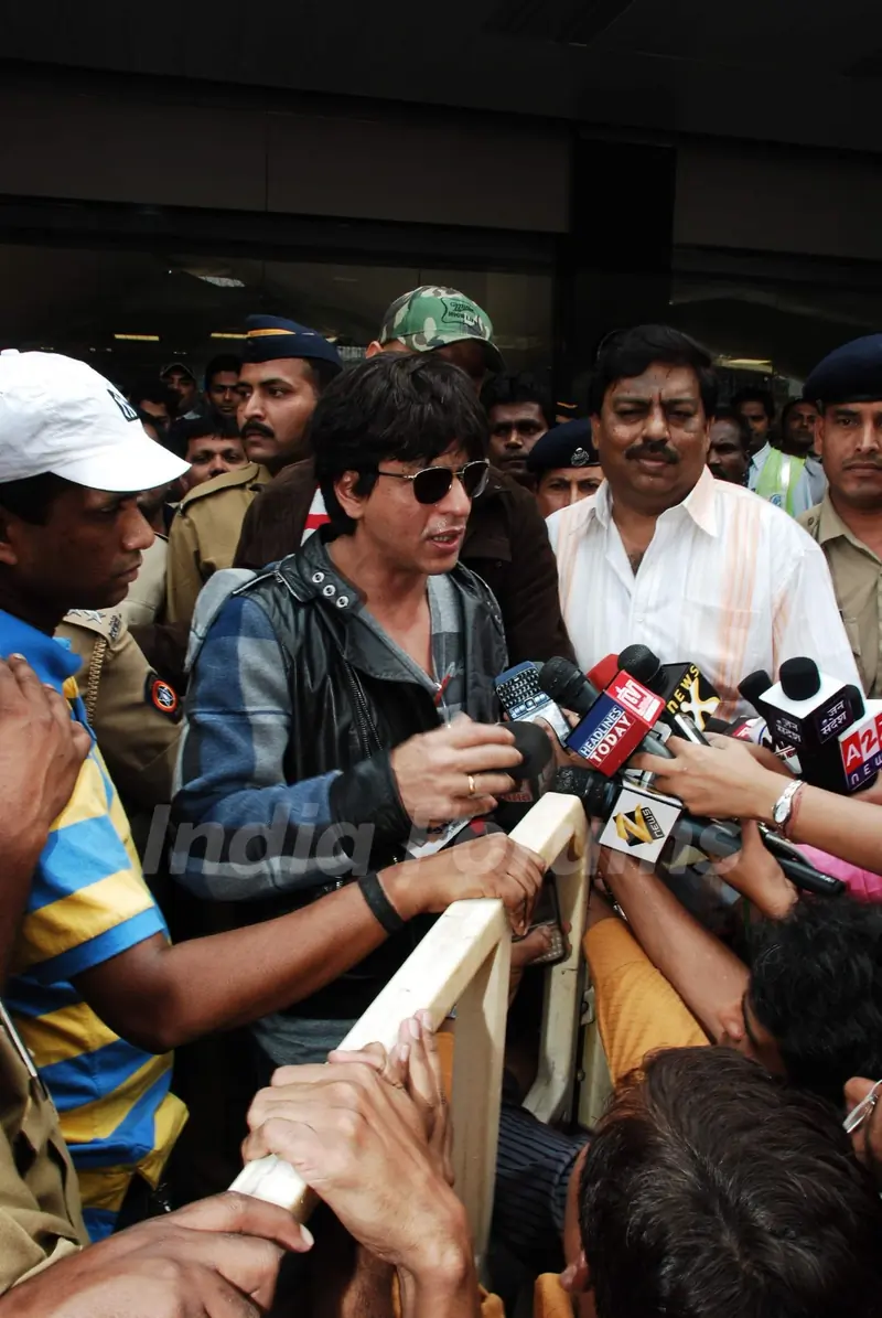 Shah Rukh Khan arrive back in Mumbai