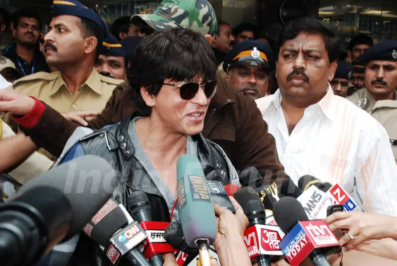 Shah Rukh Khan arrive back in Mumbai