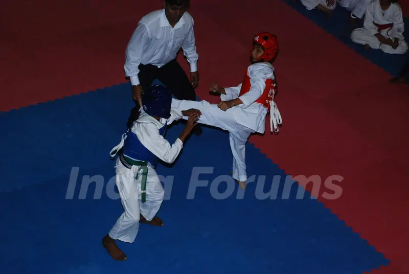 SRK with kids Aryan and Suhana at Maharastra State open Taekwondo competition at Nariman Point