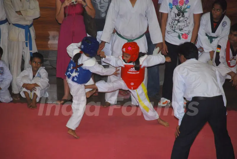 SRK with kids Aryan and Suhana at Maharastra State open Taekwondo competition at Nariman Point