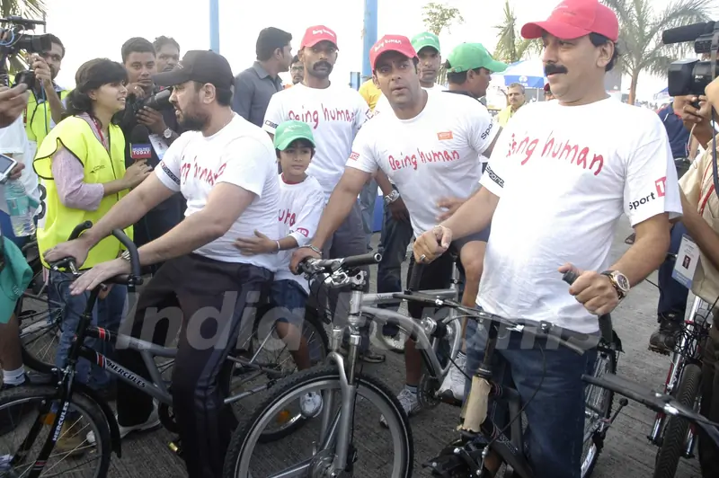 Salman at Cyclothon at Bandra