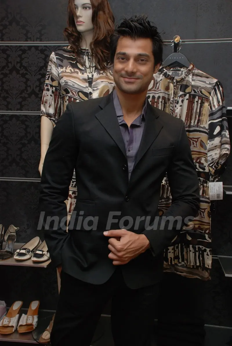 Hanif at Sisley launches Spring Summer 2010