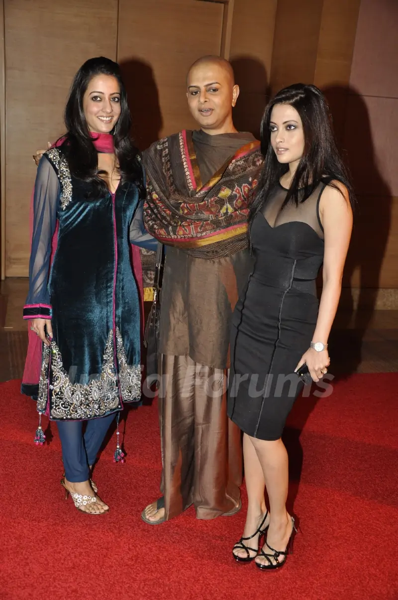 Ambani''s Big pictures bash at Grand Hyatt
