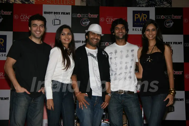 Hide N Seek star cast at live show at Targeo, Sobo Central