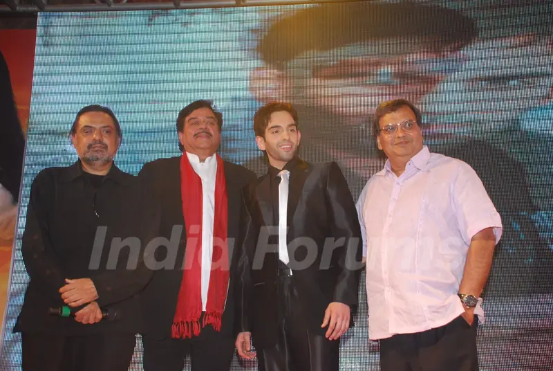Shatrughan Sinha''s son Luv launches with movie Sadiyan at The Club